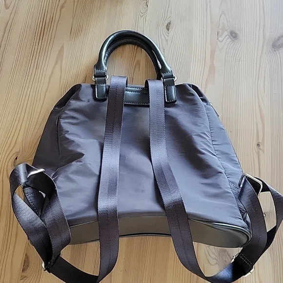 ROOTS Grey Backpack - Picture 3 of 7